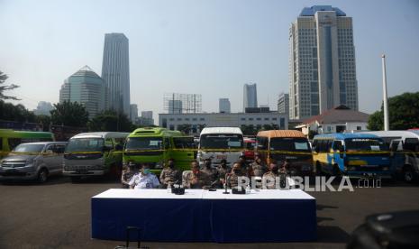 Kabid Humas Polda Metro Jaya Kombes Pol Yusri Yunus mengatakan, pihaknya mencatat ada 1,5 juta warga Jakarta yang mudik. Adapun alat tes swab yang disediakan hanya 400 ribu. 