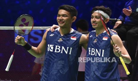 Ganda putra Indonesia Fajar Alfian/Muhammad Rian Ardianto merayakan gelar juara All England 2023 setelah mengalahkan Mohammad Ahsa/Hendra Setiawan di final.