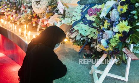 Mengenakan Pakaian Hitam Saat Berkabung, Haruskah?. Foto ilustrasi: berkabung