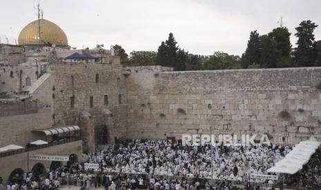 Pemukim Israel menduduki Masjid Al Aqsa.