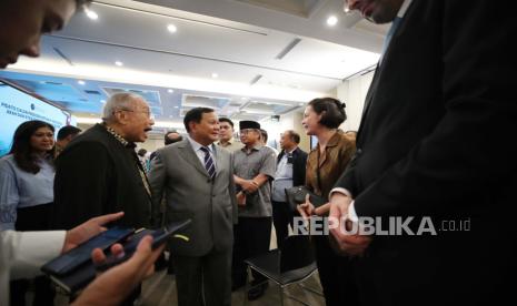 Capres Prabowo Subianto menyampaikan pandangannya soal kebijakan politik luar negeri dalam acara CSIS di Jakarta Pusat, Senin (13/11/2023). 