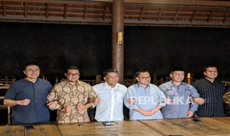 Wakil Ketua Majelis Syura Partai Keadilan Sejahtera (PKS), Mohamad Sohibul Iman telah berkonsultasi dengan Ketua Majelis Syura PKS dan secara resmi mengusung Anies Baswedan sebagai calon presiden (capres) pada 2024, di kawasan Bandara Soekarno-Hatta, Tangerang, Senin (30/1).