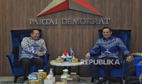 Ketua Umum Partai Demokrat Agus Harimurti Yudhoyono bersama Ketua MPR Bambang Soesatyo saat melakukan pertemuan di kantor DPP Partai Demokrat, Jakarta , Selasa (16/7/2024).