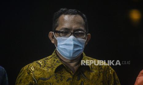 Hakim Pengadilan Negeri Surabaya Itong Isnaeni tiba untuk menjalani pemeriksaan di Gedung KPK, Jakarta, Kamis (20/1/2021). KPK melakukan Operasi Tangkap Tangan (OTT) yang melibatkan Hakim Pengadilan Negeri Surabaya Itong Isnaeni beserta panitera, pengacara dan pihak swasta pada kasus yang diduga suap untuk penanganan perkara. Republika/Putra M. Akbar