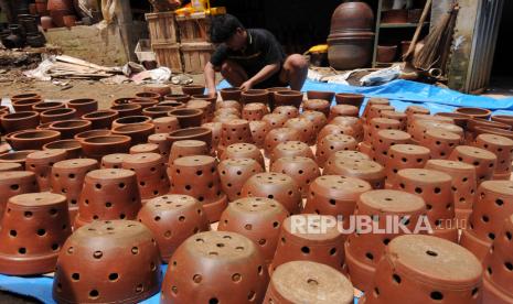 Ketua DPR RI Puan Maharani meminta produsen makanan ringan di Desa Gondangan, Kecamatan Jogonalan, Kabupaten Klaten, Jawa Tengah, memperhatikan jenis kemasan, (ilustrasi)