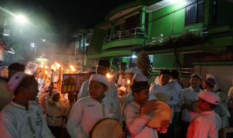 Rayakan Tahun Baru Islam, Santri Miftahul Ulum Pawai Obor