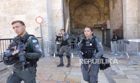 Polisi Israel berpatroli di Masjid Al Aqsa