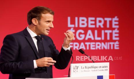 Libya Tuntut Macron Minta Maaf ke Muslim di Seluruh Dunia. Presiden Prancis Emmanuel Macron menyampaikan pidato untuk mempresentasikan strateginya untuk melawan separatisme di Les Mureaux, di luar Paris, 02 Oktober 2020.