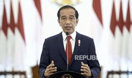 Dalam foto yang diambil dari video dan ditampilkan di markas besar Perserikatan Bangsa-Bangsa, Presiden Indonesia Joko Widodo berbicara dari jarak jauh di sesi ke-76 Majelis Umum PBB dalam pesan yang direkam sebelumnya, Rabu, 22 September 2021.