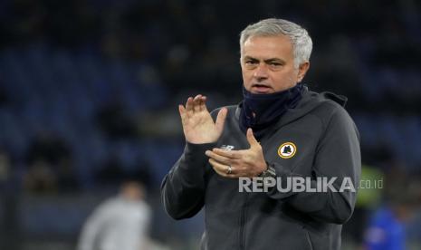 Pelatih kepala AS Roma Jose Mourinho.