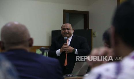 Ketua DPRD Kota Bogor, Atang Trisnanto, mendapatkan gelar Doktor setelah dinyatakan lulus dalam sidang terbuka promosi Doktor dari program doktoral IPB University, Rabu (15/3/2023).