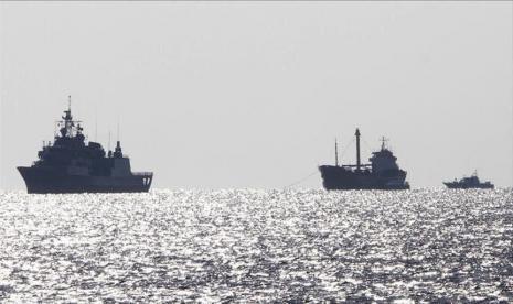 Filipina melayangkan protes diplomatik kepada China terkait pemblokiran Penjaga Pantai China (CCG) terhadap Penjaga Pantai Filipina (PCG) di sekitar Bajo de Masinloc, Laut China Selatan.