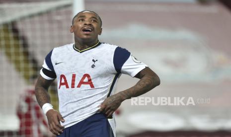 Steven Bergwijn dari Tottenham Hotspur. Pelatih Tottenham Hotspur Antonio Conte menegaskan Bergwijn bahagia berada bersama skuad the Lilywhites. 