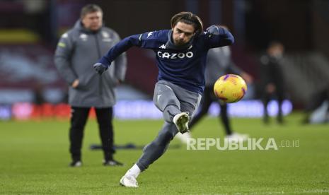 Jack Grealish, pemain timnas Inggris dari Aston Villa, saat melakukan pemanasan.