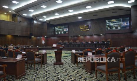 Suasana jalannya sidang pendahuluan pengujian materiil Undang-Undang di MK.