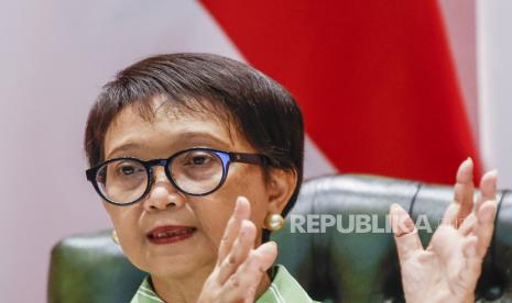 Menteri Luar Negeri Retno Marsudi membela pendekatan non-megaphone diplomacy atau quiet diplomacy dalam penanganan isu Myanmar.