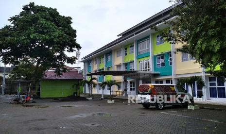 Bagian depan Rusunawa Bener, Yogyakarta, Kamis (2/3/2023). Perum Perumnas mengajukan permohonan penyertaan modal negara (PMN) nontunai untuk bangun rumah dan rusunawa.