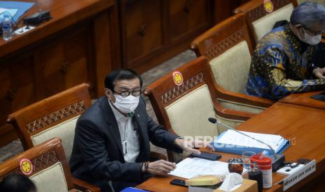 Menkumham Yasonna H. Laoly menghadiri Rapat Kerja dengan Komisi III DPR di Kompleks Parlemen, Senayan, Jakarta, Kamis (31/3/2022). Rapat kerja tersebut beragendakan penjelasan pemerintah atas RUU tentang Narkotika serta pandangan umum fraksi atas RUU tentang Narkotika.Prayogi/Republika.