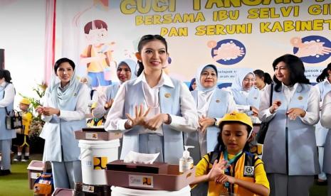 seruni-salurkan-bansos-dan-operasi-katarak-gratis-di-gorontalo
