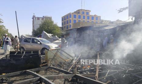 ISIS mengaku bertanggung jawab atas serangan bom bunuh diri yang menewaskan gubernur provinsi Balkh utara Afghanistan dan dua orang lainnya di kantornya.