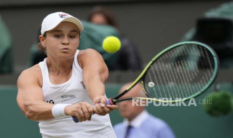 Ash Barty mendominasi pertandingan di Adelaide International.