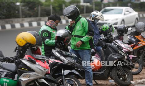 Kementerian Perhubungan (Kemenhub) menyatakan, ketentuan terkait penyesuaian tarif ojek daring (online) akan ditetapkan oleh gubernur di masing-masing wilayah. 