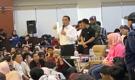 Capres nomor urut 1 Anies Baswedan saat menghadiri dialog dialog di Universitas Bina Bangsa dalam serangkaian agenda kampanye di Serang, Banten, Kamis (21/12/2023).