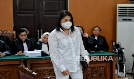 Terdakwa Putri Candrawathi saat menjalani sidang tuntutan di Pengadilan Negeri Jakarta Selatan, Rabu (18/1/2023). Jaksa menuntut hukuman pidana selama delapan tahun penjara kepada Putri Candrawathi.