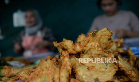 Bakwan. Pilih minyak yang lebih menyehatkan untuk menggoreng.