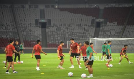 Pemain timnas Indonesia mengikuti latihan jelang pertandingan leg kedua Kualifikasi Piala Dunia 2026 vs Brunei Darussalam, Selasa (17/10/2023). 