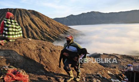 Jumlah pengunjung ke tempat wisata alam Gunung Bromo selama liburan Natal 2022 dan Tahun Baru 2023 mengalami peningkatan.