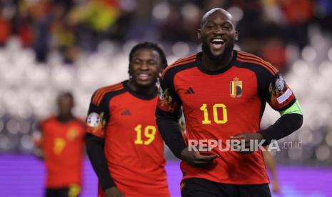 Striker Belgia omelu Lukaku melakukan selebrasi usai mencetak gol ketiganya pada laga kualifikasi Grup F UEFA EURO 2024 antara Belgia dan Azerbaijan di Brussels, Belgia, 19 November 2023.