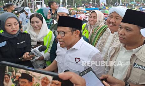 Cawapres nomor urut 1 Muhaimin Iskandar saat melakukan kegiatan kampanye akbar di Lumajang, Jawa Timur, Sabtu (3/2/2024). 