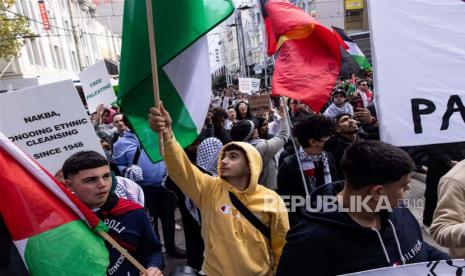  Pendukung Palestina berbaris menuju Gedung Parlemen selama rapat umum menjelang Hari Al-Nakba (Bencana), di Melbourne, Australia, Sabtu (13/5/2023). 