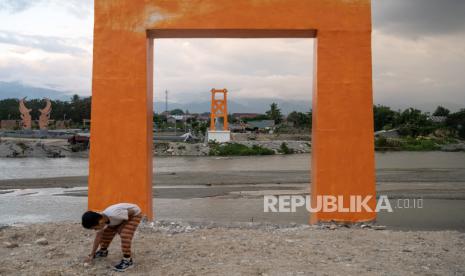 Seorang anak bermain (ilustrasi).