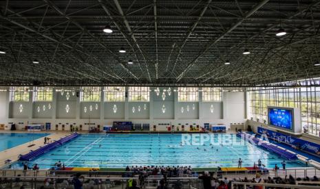 Suasana pertandingn polo air putra Papua melawan tim polo air putra Jambi pada PON Papua di Stadion Akuatik, Kampung Harapan, Kabupaten Jayapura, Papua, Ahad (3/10/2021). Tim polo air putra Papua berhasil mengalahkan tim polo air putra Jambi dengan skor 20-17. 