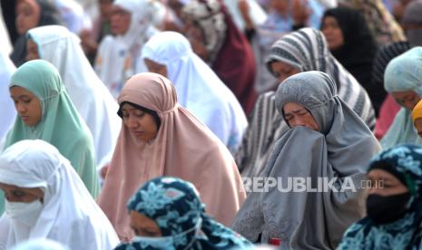 Warga berdoa. Ilustrasi. Berdoa diberikan lapang dada penting untuk hadapi masalah   