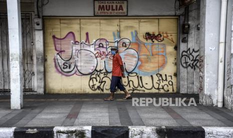 Sejumlah tempat usaha termasuk di mal di Kota Bandung, Jabar, bersiap menyambut new normal atau AKB berlaku.