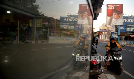 Baliho bergambar Walikota Surakarta Gibran Rakabuming Raka bertuliskan Wakil Presiden 2024. PARA syndicate sebut MK menjadi instrumen politik untuk loloskan Gibran jadi cawapres.