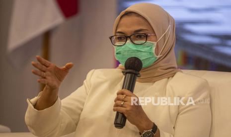 Kepala Badan Pengawas Obat dan Makanan (BPOM) Penny Kusumastuti Lukito menyatakan  penjualan obat dan makanan ilegal lewat dunia maya ini meningkat drastis hampir 100 persen dan nilai penyalahgunaan senilai Rp 46,7 miliar.