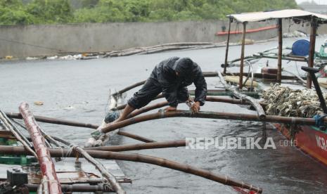 PLN membangun Anjungan Listrik Mandiri (ALMA) pertama untuk Bangka Belitung di Pelabuhan Tanjung Ru, Kabupaten Belitung. 