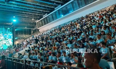 Pendukung Prabowo-Gibran berkumpul di Istora Senayan, Kompleks GBK, Jakarta Pusat, Rabu (14/2/2024) untuk memantau hasil quick count. 