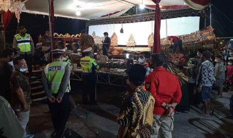 Hiburan Musik dan Wayang di Rumah Kades Sidokepung Sidoarjo Dibubarkan