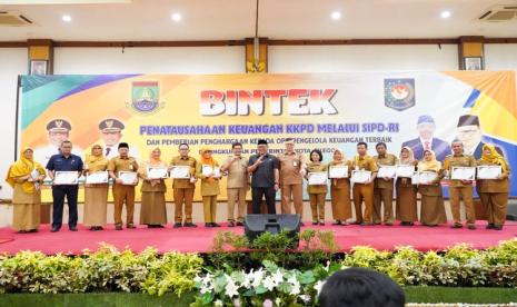 Sejumlah OPD Pemkot Cilegon Terima Penghargaan Pengelolaan Keuangan Terbaik