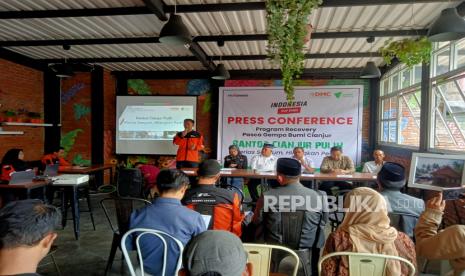 Dompet Dhuafa menggelar konferensi pers bertajuk “Bantos Cianjur Pulih: Merias Senyum, Hilangkan Pedih di Sabore Kitchen, Kecamatan/Kabupaten Cianjur, Kamis (9/2/2023).