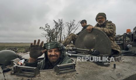 A Ukrainian soldier smiles from a military vehicle on the road in the freed territory in the Kharkiv region, Ukraine, Monday, Sept. 12, 2022. Ukrainian troops retook a wide swath of territory from Russia on Monday, pushing all the way back to the northeastern border in some places, and claimed to have captured many Russian soldiers as part of a lightning advance that forced Moscow to make a hasty retreat.