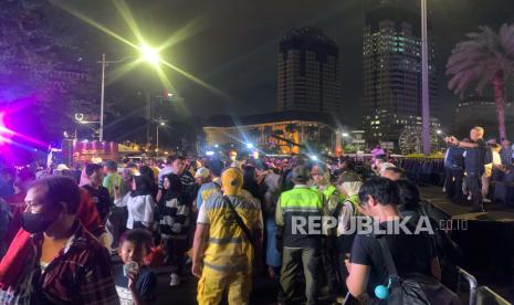 Warga sudah padati kawasan Monas dalam gelaran Jakarnaval menjelang pergantian tahun 2024, Ahad (31/12/2023) 