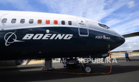  Sebuah Boeing 737 Max dipamerkan di Farnborough International Airshow (FIA2018), di Farnborough, Inggris, 17 Juli 2018 (diterbitkan ulang 18 November 2020). 