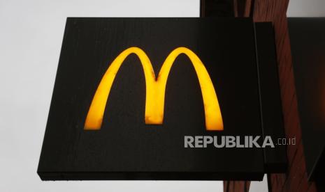 Logo McD. Waralaba McDonald's di berbagai negara terpukul akibat aksi boikot pendukung Palestina.