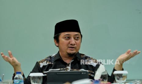 Ustadz Yusuf Mansyur saat berkunjung ke Kantor Republika, Jakarta, Jumat (23/4). Kunjungan tersebut dalam rangka silaturahmi sekaligus berbuka puasa bersama redaksi Republika. Republika/Thoudy Badai